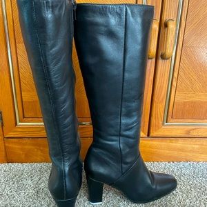 Ladies leather boots